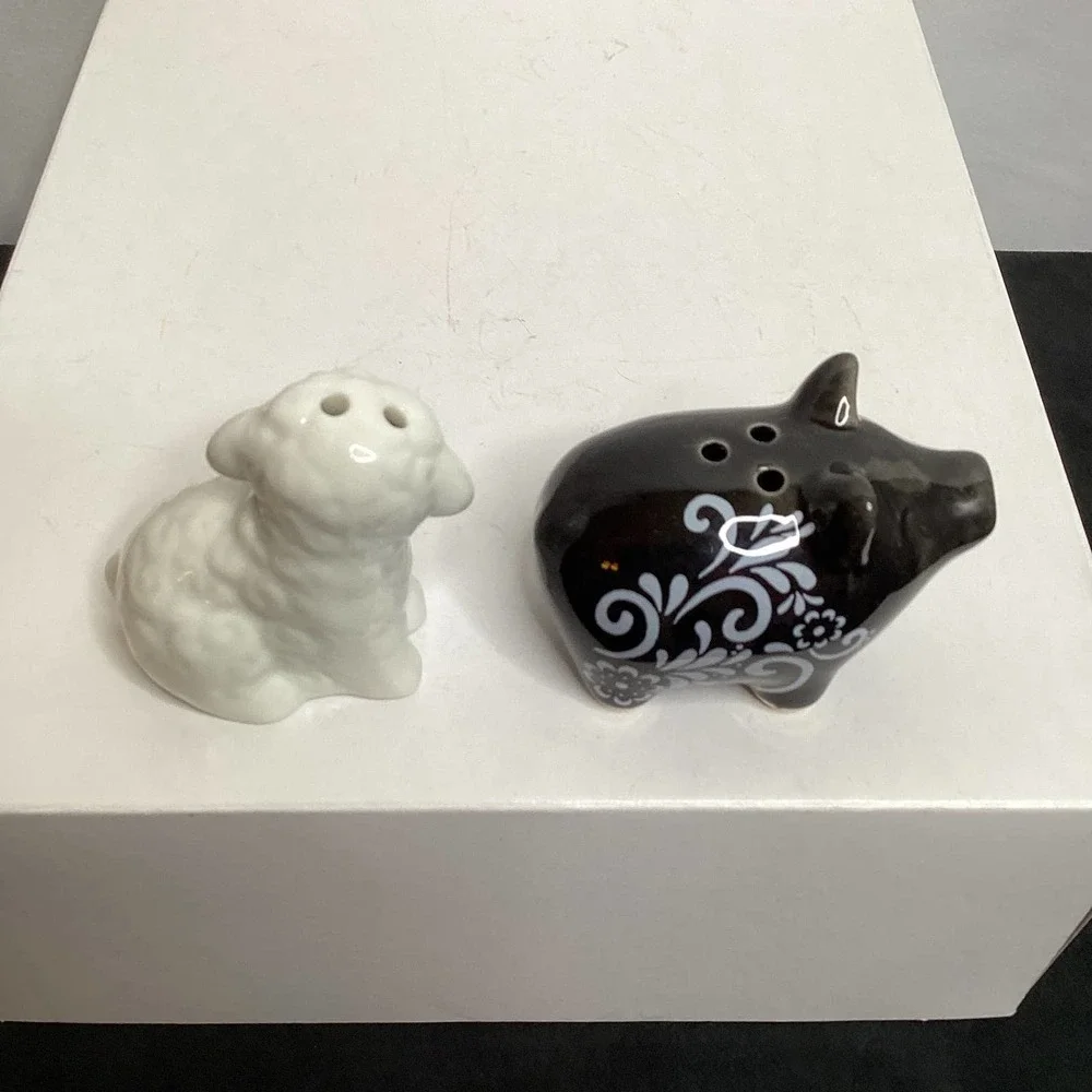 Salt and Pepper - Lamb and Pig - Picture 4 of 6